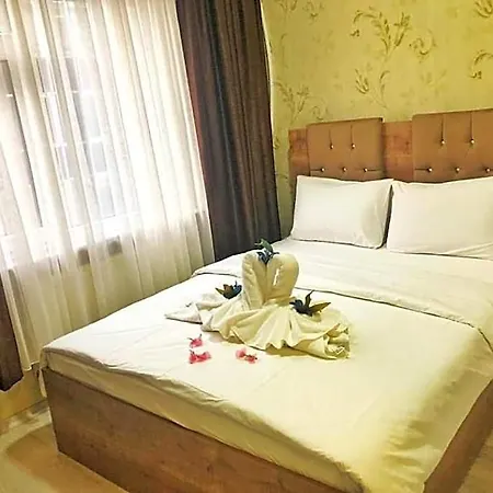 Big Molls Hotel